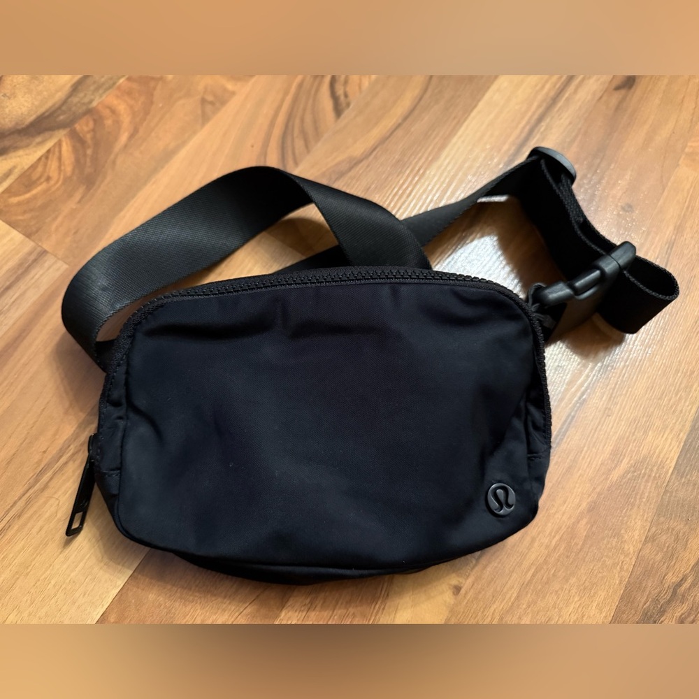Lululemon Everywhere Belt Bag 1L Black